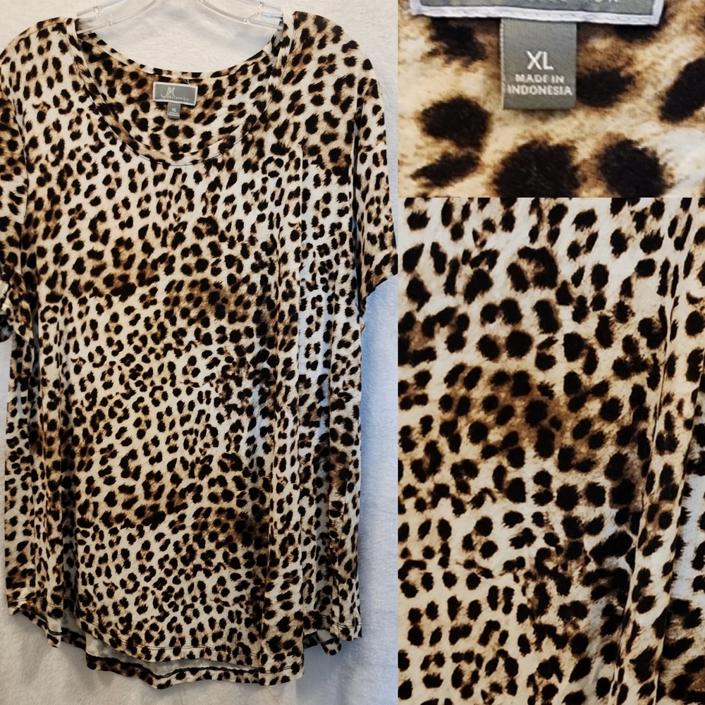 Swoop Hem Animal Print Top with Short Sleeves • Super Soft • XL